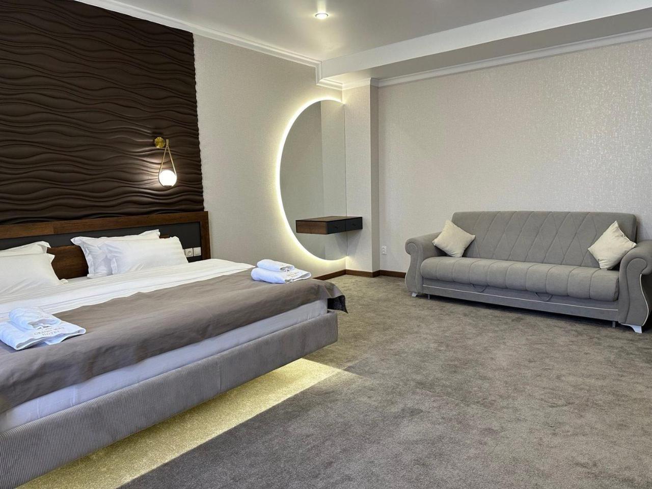 Grand Way Hotel Taraz Eksteriør billede
