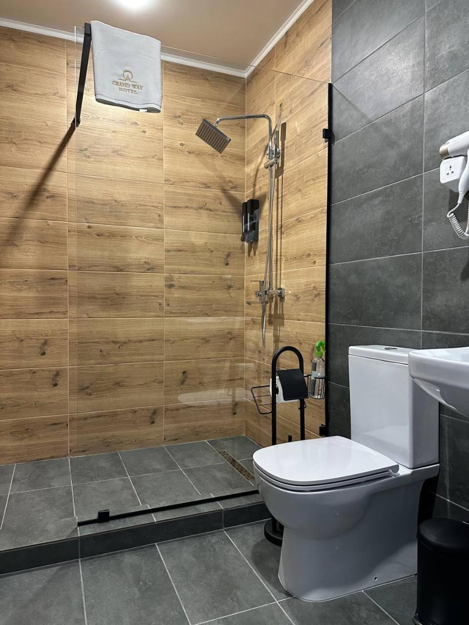 Grand Way Hotel Taraz Eksteriør billede