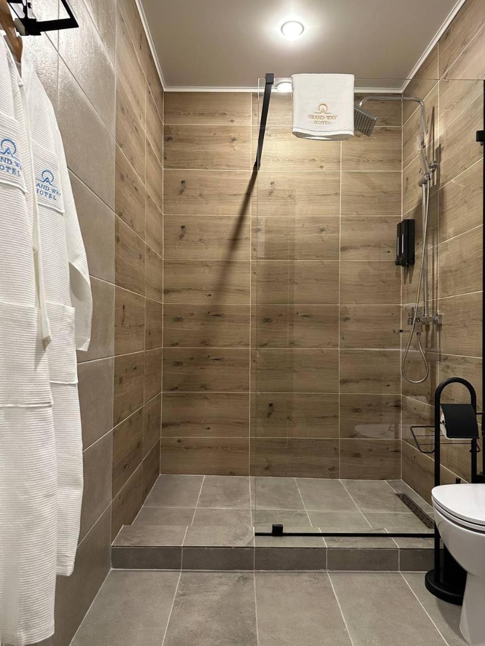 Grand Way Hotel Taraz Eksteriør billede