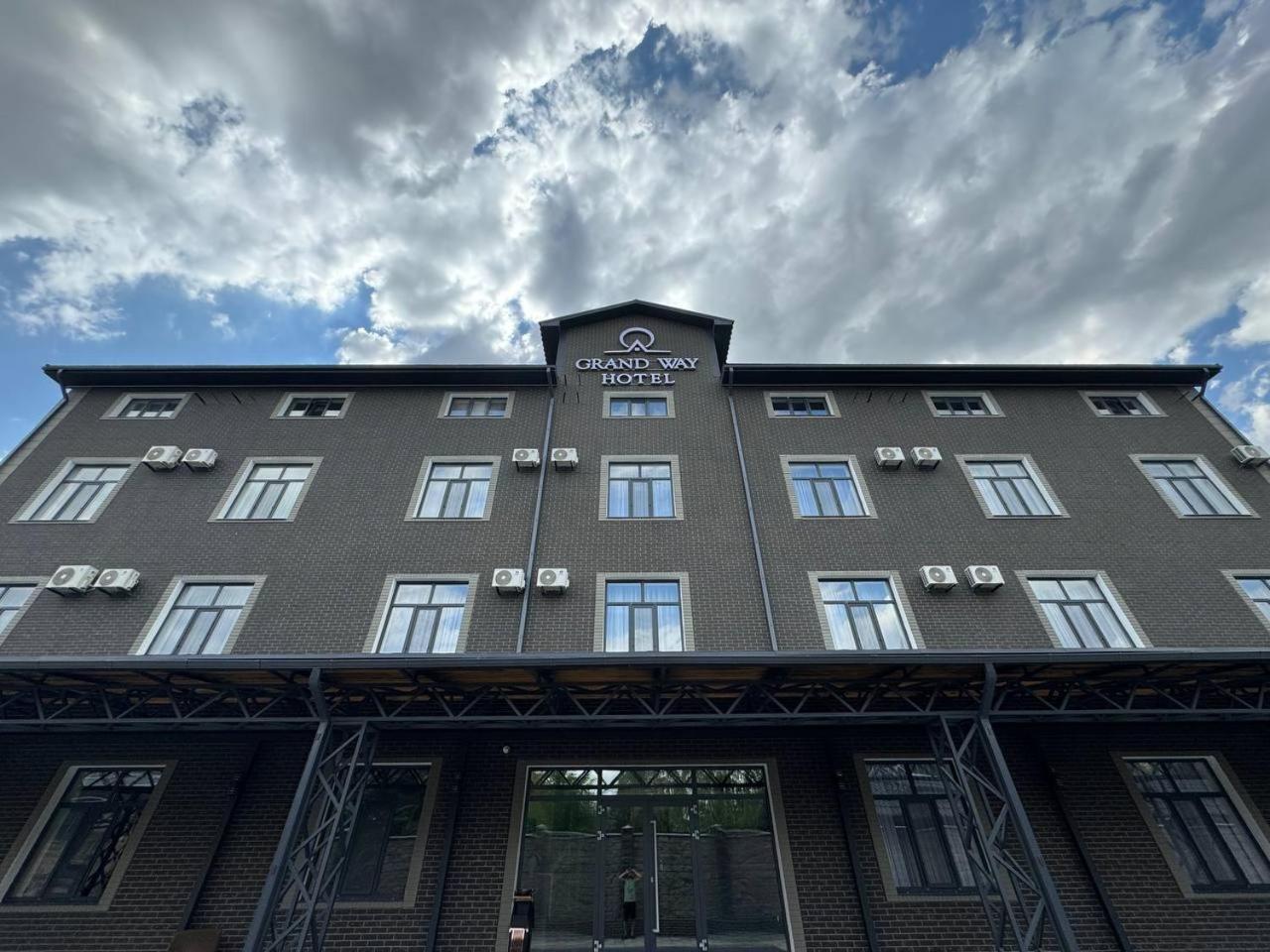 Grand Way Hotel Taraz Eksteriør billede